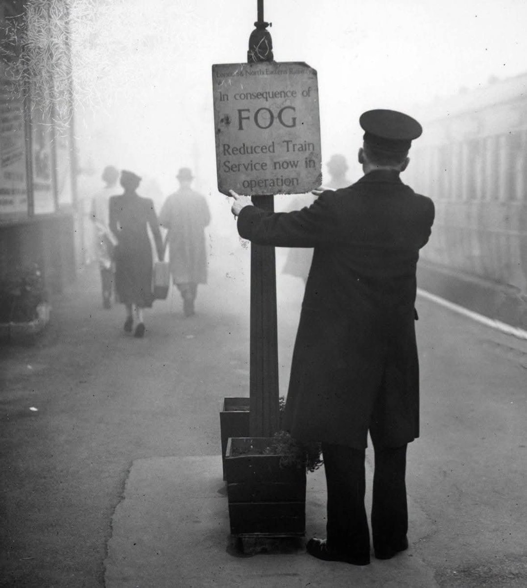 Lost___London's tweet photo. Fog at South Woodford station (area/areas I grew up) https://t.co/dGopO2Bn3o