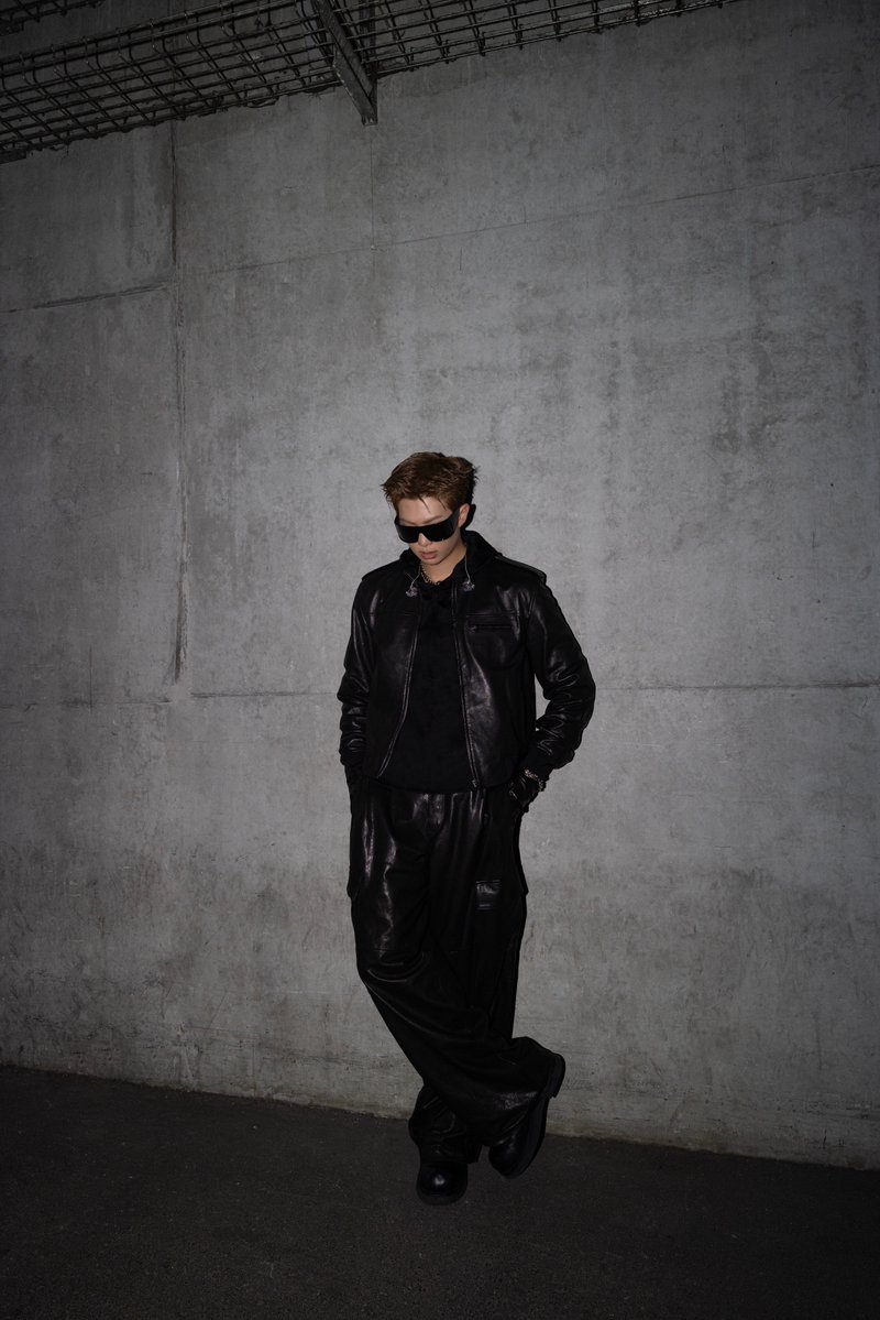 mintmag_th's tweet photo. เกินต้านความฮอต! เสิร์ฟความเท่ไปกับลุคของหนุ่ม #RM #BTS กับการขึ้นโชว์ความปังในคอนเสิร์ต BTS WORLD TOUR 'ARIRANG' ที่จัดขึ้นเมื่อวันที่ 17-18 กรกฎาคมที่ผ่านมา​ ณ กรุงปารีส ฝรั่งเศส โดยหนุ่ม ‘RM’ ยังมาในลุคคัสตอมของแบรนด์ ที่มาเพิ่มความหล่อได้อย่างลงตัว 💚

#Gucci
#MintNews https://t.co/K8bjICOwYg