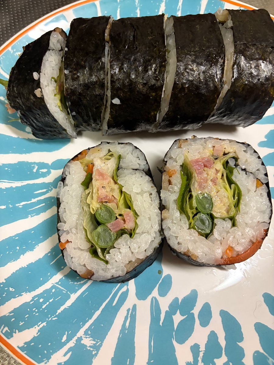 親子2代でサラダ巻き好きだけど・・・初めて作ってみたけど中々巻くの