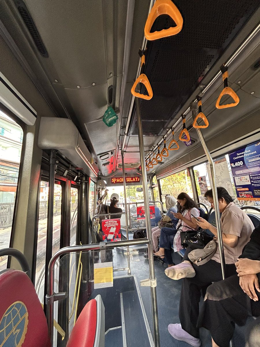 suindraw's tweet photo. Rabu perjalanan sebagai komuter pengguna transportasi umum di Aglomerasi Sarbagita. Diantara masih terbatasnya jangkauan dan fasilitas pendukung transum, tetap konsisten menggunakan dari pada hanya sekedar teori di atas kertas. Tanpa pernah menggunakan fasilitas yang ada @anamazingbali @BaleBengong @BisKota_