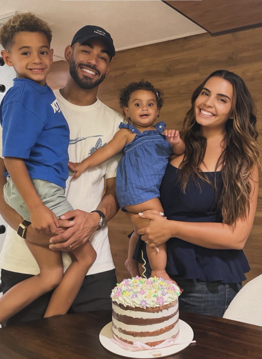 BallLiners's tweet photo. Cunha with Family 😍♥️ https://t.co/J4bKwF5zF6