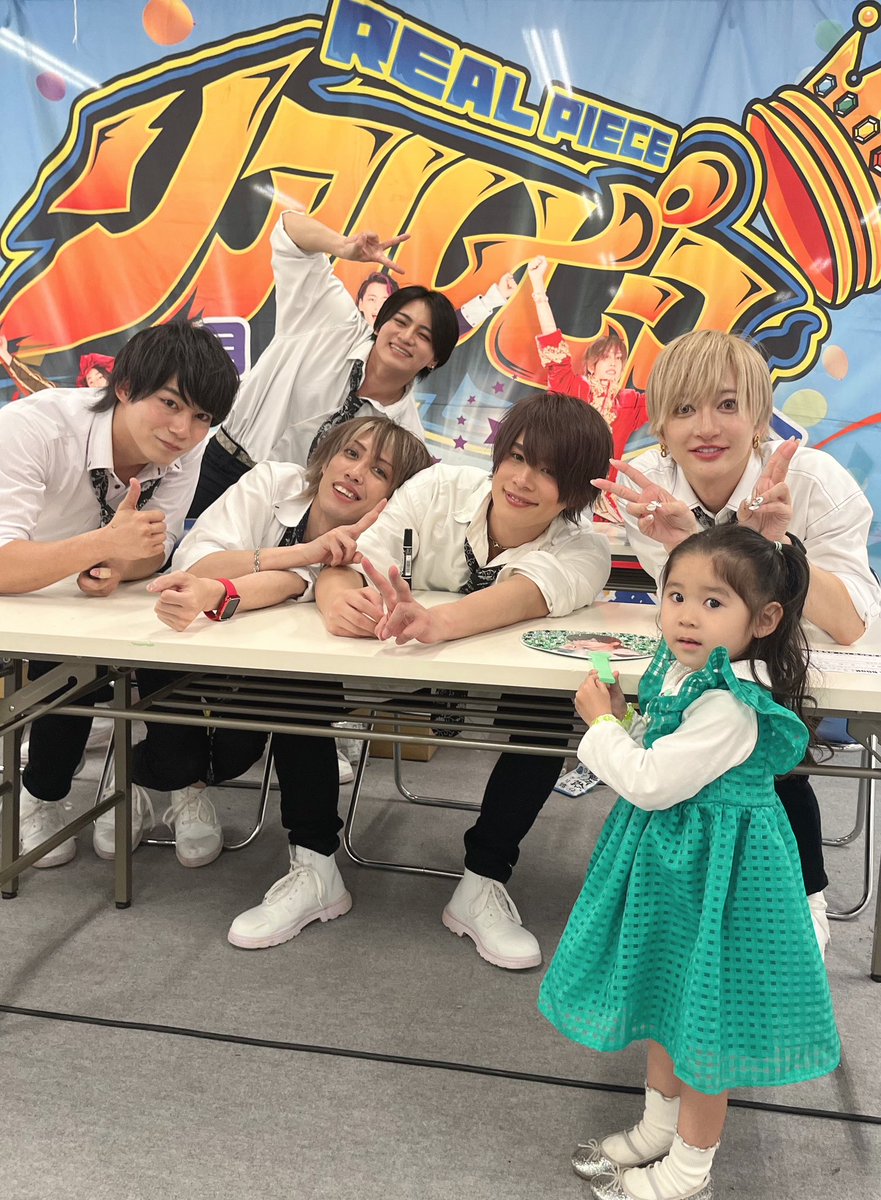 riapi_KOPEs2mio's tweet photo. 7月22日
かちょー&amp;みおちゃんはぴば💙💚
初めて会ったのがかちょー33歳みお3歳で、誕生日お祝いするの3回目✨✨
2人ともおめでとっ😆✨✨

#かちょー誕生祭2026 https://t.co/WlqB2ujBUW