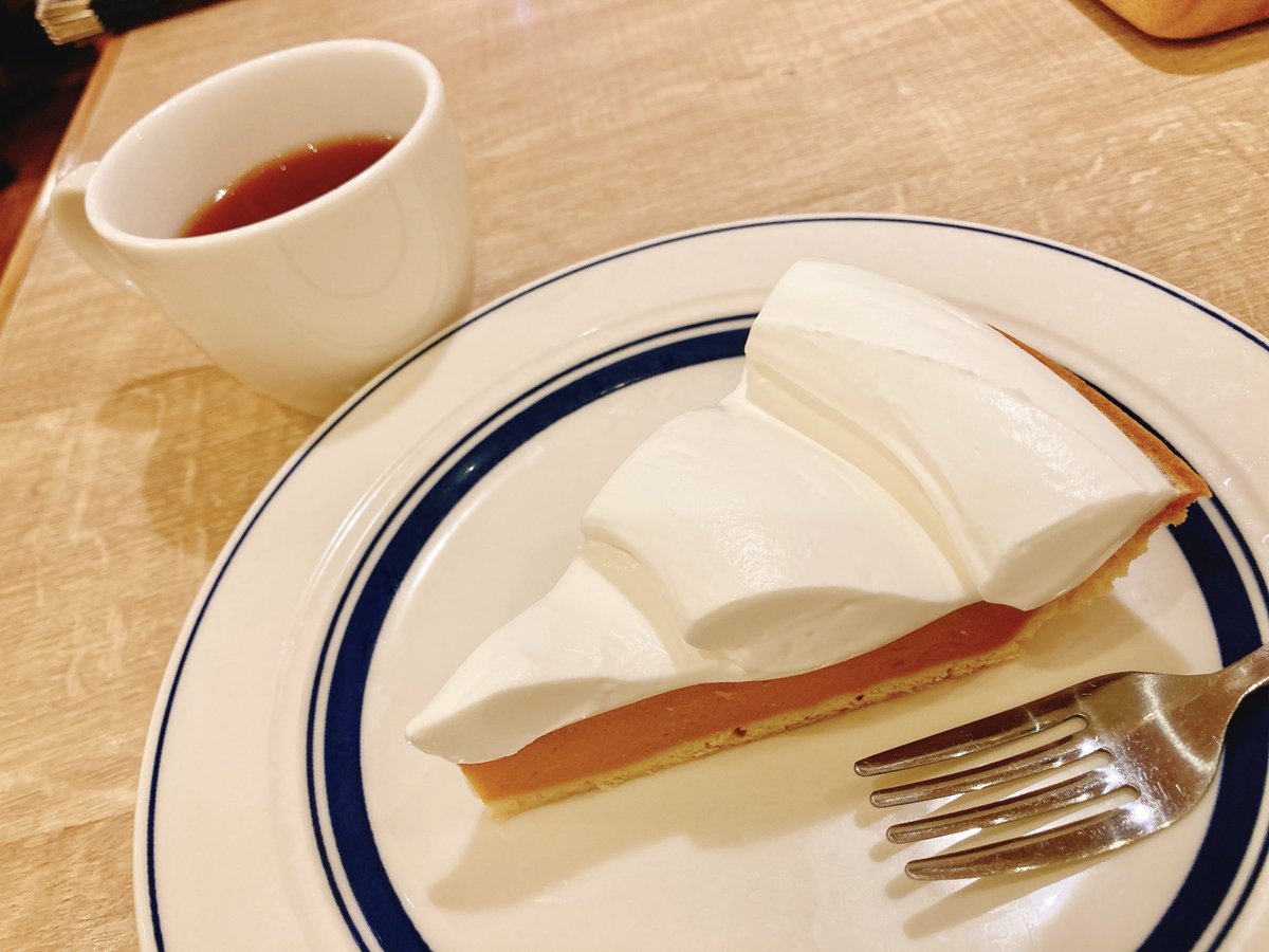 mynkcoffee's tweet photo. 木曜のディナータイムがお得🌙
『カプリチョーザ』🍝

・トマトとニンニクのスパゲティ（大創業祭で半額）
・カボチャのタルト

シンプルながらも味の良いパスタ、甘さ控えめで素材が引き立つタルト。
どちらも美味しかった😋👍

ハーブティーのサービスも嬉しい🙏
ご馳走様でした！

#カプリチョーザ https://t.co/01XIyPfxAw