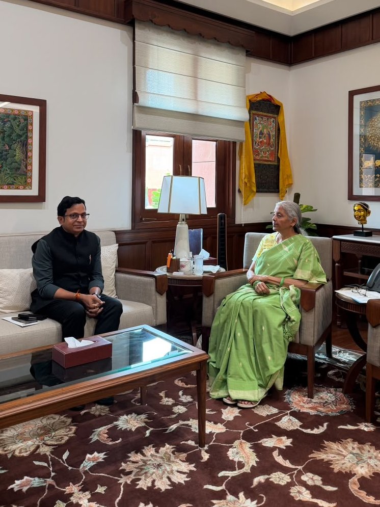 nsitharamanoffc's tweet photo. Dr Vinod Kumar Bind, Hon'ble MP (LS), calls on Smt @nsitharaman at Parliament House. https://t.co/qVMNHgRruG