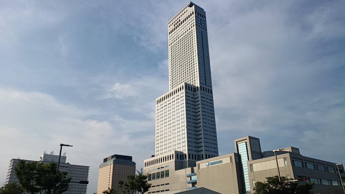 changesyuuki's tweet photo. 早朝に起きたら朝練的な事をしている
りんくうタウンまで
往路は山側、復路は海沿いでした https://t.co/UuZ3u04Uvs