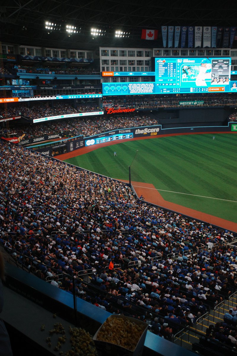 itsaliciagan's tweet photo. Huge thanks to @Smile_io and @Signifyd for co-hosting an incredible Blue Jays suite with us. 

To all the agencies who joined us, thanks for making it such a fun night ⚾💙 #ShopifyDotDev 😈 https://t.co/l85CXLasCM