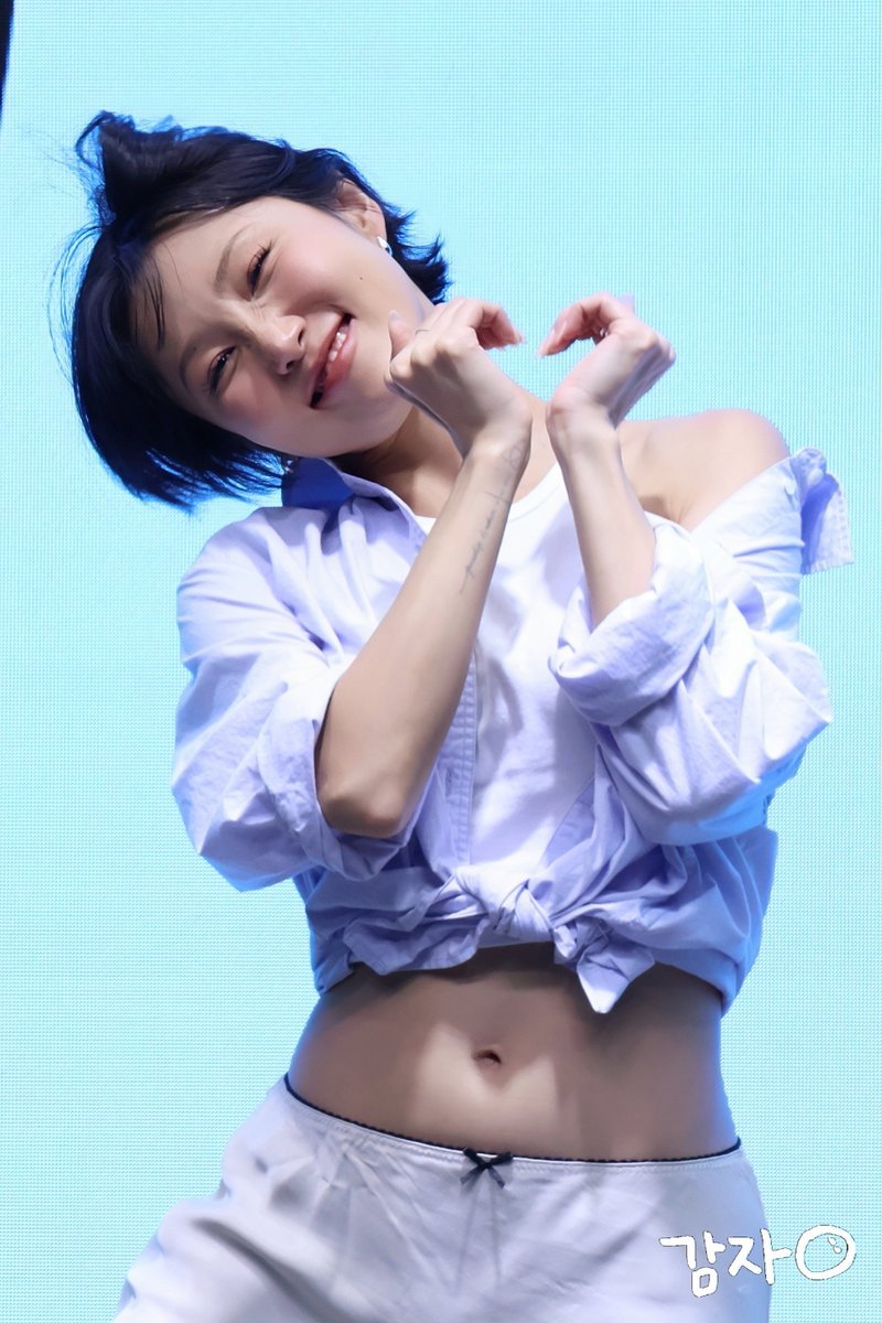 gamja619's tweet photo. 울 우주대스타 아녜진 생일 축하해😍❤️

#화사 #이삭토순이 #마마무 #hwasa #mamamoo https://t.co/ql0kEYMRD6