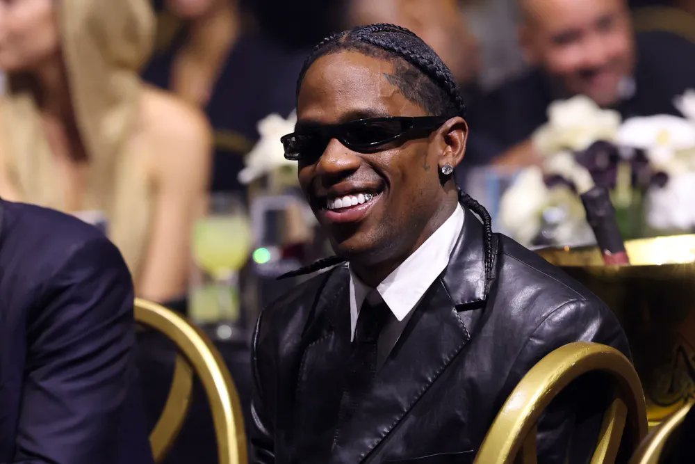 Variety's tweet photo. Travis Scott says he did some "CliffsNotes bullsh*t" after his grandmother, who was an English professor, assigned #TheOdyssey as part of his summer reading curriculum:

“I got a whoopin’ because I lied about reading it.”

Today, Scott’s grandma feels pretty pleased with herself. “She’s like, ‘See? That’s why I made you read that book; now you’re in this movie,’” Scott says, beaming. “It’s actually crazy.”

https://t.co/fxKFwv2Jdc