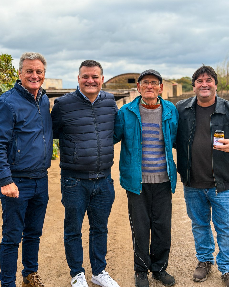 DarioCapitani's tweet photo. 🦦 En Miramar de Ansenuza compartimos un encuentro con Egidio León, quien continúa una tradición familiar en uno de los criaderos de nutria que aún permanecen en la región.

📍 Un espacio que preserva una producción característica de la localidad y que hoy también recibe visitantes durante todo el año, sumando una experiencia con identidad propia. #CórdobaTurismo