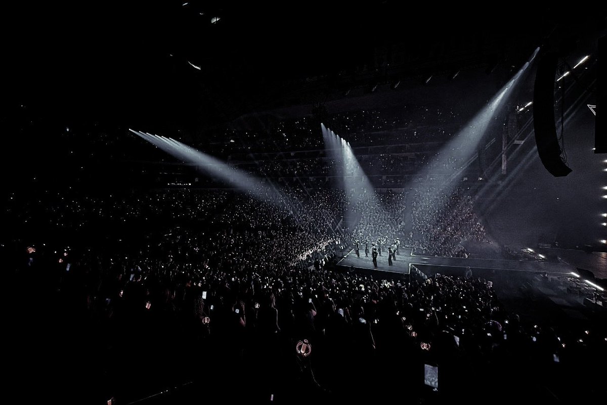 Nishimxura's tweet photo. ᅠ
Didn't think  tonight  could  get  any crazier,
then every song  somehow got even louder.
Dallas  really   woke  up  and   chose  chaos. 
————————————Love that for us.
ᅠ https://t.co/Icopp7WjAx