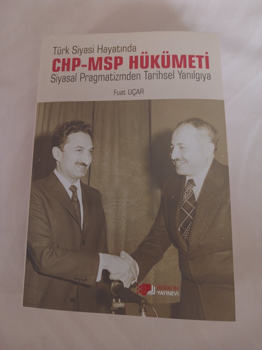 fatihselcuk__'s tweet photo. Bugün Şavgu hocam ile birlikte İzmir Yakın Kitabevi'nde Giresun Üniversitesinden değerli hocamız Doç. Dr. Fuat Uçar ile görüştük. Hocamıza güzel sohbet ve ayrıca imzalı kitap için teşekkür ederiz.
@savguaydin 
@ucarfuat35 https://t.co/hD8rqtjx4C