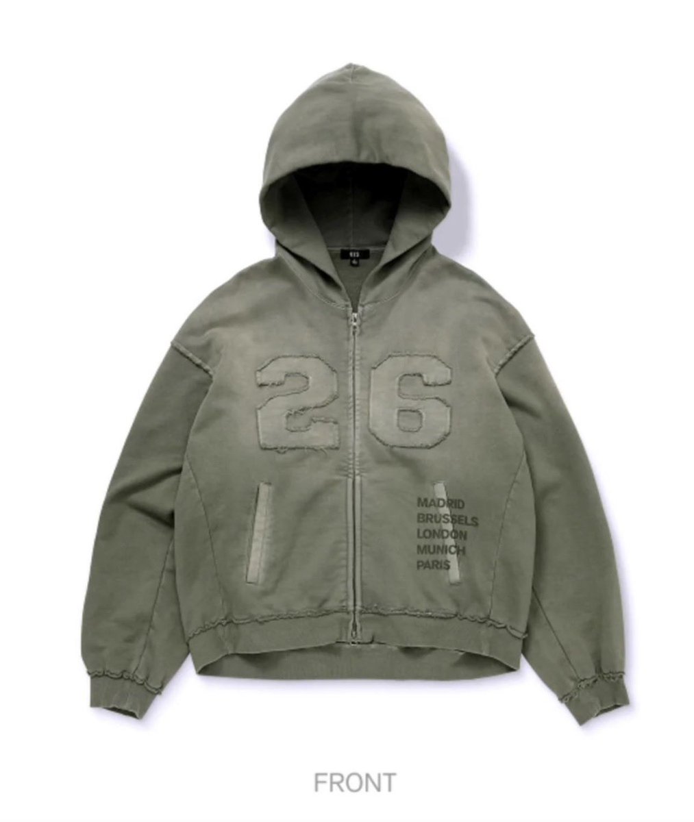 nikistth's tweet photo. [WTB][EU] BTS Green Arirang Zip-Up Hoodie or Black Zip-Up Hoodie – Size S

I’m looking to buy either the BTS Green Arirang Zip-Up Hoodie or the Black Zip-Up Hoodie, both in size S.

If anyone is selling one or knows where I can find one, please send me a message.
#BTS_ARİRANG https://t.co/btHcb1IU7p