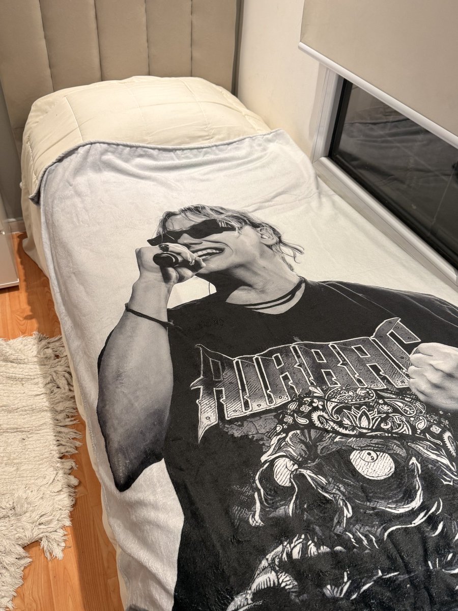 colom_bian4's tweet photo. el genio malinterpretó mi sueño cuando le dije que quería dormir tapada con guido…. https://t.co/4GRKROr4q8