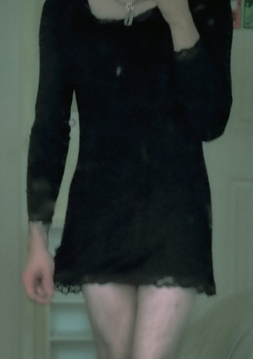 tears_XO01's tweet photo. Do you have a favorite little black dress ? Everyone should 🤭🌹🖤

#goth #genderqueer #lace #femme https://t.co/aCqAVoLq0S