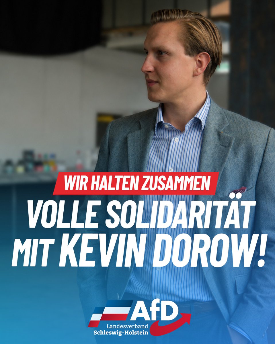 AfD_LV_SH's tweet photo. Die jüngsten Vorfälle rund um unser Mitglied aus Schleswig-Holstein sind erneut ein Beleg dafür, wie sehr sich das politische Klima in unserem Land verschärft hat. Der junge Familienvater und Politiker Kevin Dorow wurde in den vergangenen Wochen massiv unter Druck gesetzt.

Zunächst sorgte seine Wahl zum Schützenkönig seiner örtlichen Gilde für Anfeindungen. Wenig später folgten sogar Demonstrationen vor seinem Wohnhaus. Eine solche Entwicklung ist nicht nur politisch geschmacklos, sondern auch gefährlich. Wer Proteste gezielt vor dem privaten Wohnhaus eines Politikers und seiner Familie organisiert, überschreitet eine Grenze und greift den geschützten privaten Raum an.

Wenn Familien mit Kindern befürchten müssen, in ihrem eigenen Wohnumfeld Ziel lautstarker Proteste zu werden, ist das ein ernstes Warnsignal. Solche Aktionen bergen die Gefahr einer weiteren Eskalation und tragen zur Verrohung der politischen Auseinandersetzung bei. Unabhängig von der politischen Ausrichtung darf niemand wegen seines Wohnortes oder seiner Familie unter Druck gesetzt werden.

Man stelle sich vor, vergleichbare Demonstrationen würden vor dem Haus eines CDU-, SPD-, Grünen- oder Linken-Politikers stattfinden. Die Empörung wäre zu Recht groß. Deshalb muss derselbe Maßstab für alle gelten.

Wir stehen geschlossen zusammen. Ein Angriff auf eines unserer Mitglieder ist ein Angriff auf unsere gesamte Partei.

Kevin, halte durch – wir stehen an deiner Seite!