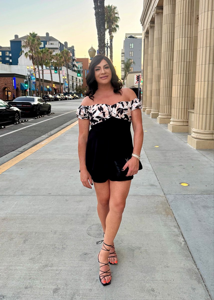 AdrianaLavigne6's tweet photo. The joy of Crossdressing: walking the streets while dressed as a woman 💃🏻
#CD #crossdresser #crossdressing #boytogirl #m2f #genderbender #tgirl #boyswillbegirls #toes #girltime #crossdress #genderbender https://t.co/Q4IzSxsZ9h