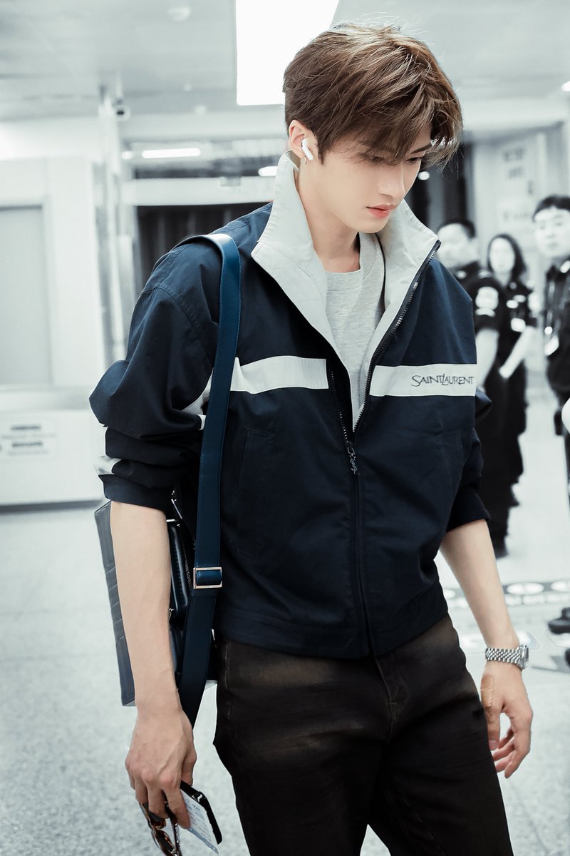yanan_de_ayi's tweet photo. 𝟐𝟔𝟎𝟕𝟐𝟐  ✈️✈️✈️

 by WhiteCamellia·闫桉 4p https://t.co/8CQKwp1R05