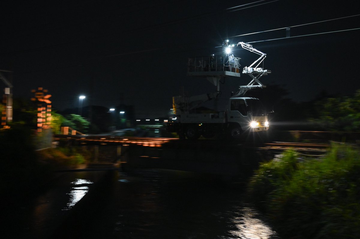 tumu51guu's tweet photo. 2026/7/21　終車後
遠州鉄道　軌陸車
架線点検

遠州鉄道が購入した中古の軌陸車が遂に本線を走行しました。 https://t.co/0NgOJd5499