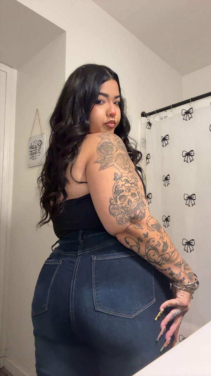 Cheeksmcgee690's tweet photo. #cheeks #NewProfilePic #latina #gordita #curvy #prettyandthick #bbw #gorda #ThickLegs #wata #nalgona #thick https://t.co/RkDXilG0Gs