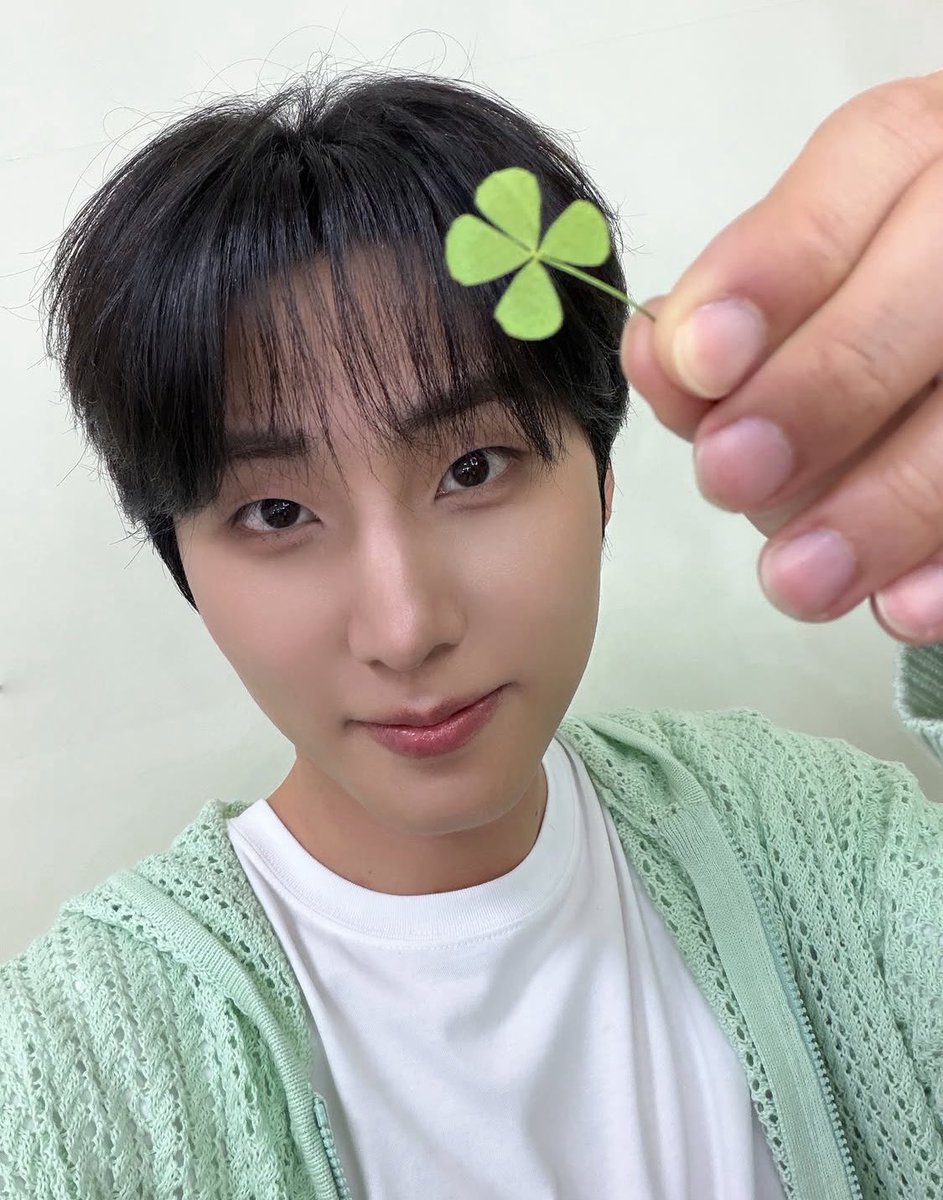 _forever94_'s tweet photo. 영현시 ꕤ https://t.co/HdAZWnZorB