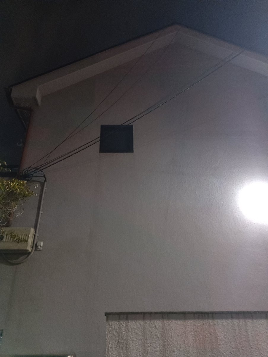 kankolittle2's tweet photo. 紫色建物ですってさ、色弱ですかね。男性名だったし。曖昧な特徴伝えて来る人って、普段の仕事ぶり残念なんな人だろうな。病院勤務長いからありえないわ。屋根瓦が紫なのか？まで考えたけど。 https://t.co/jZvcDN6n0N