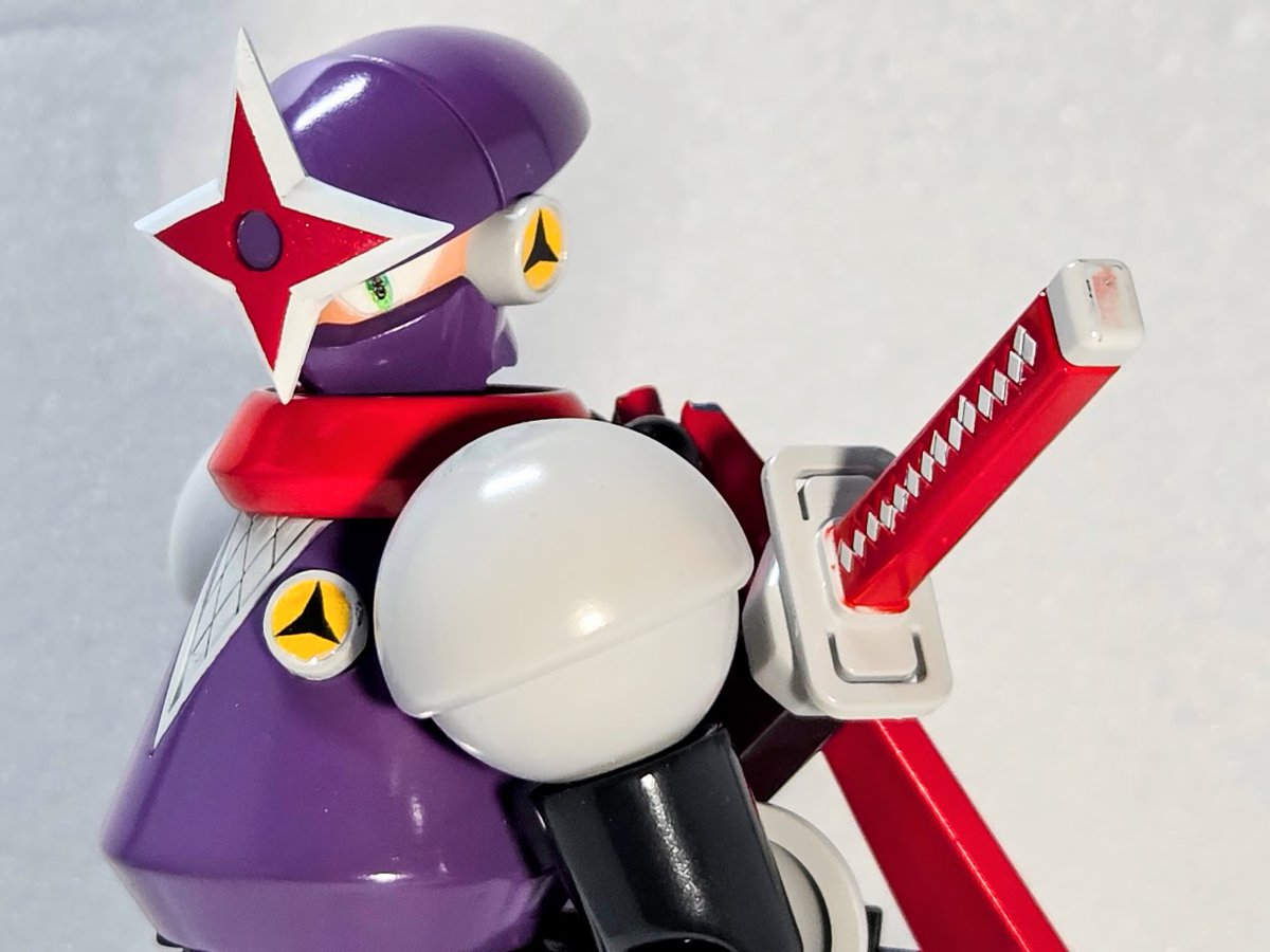 Gandamfullmuc's tweet photo. 一旦宣伝のためまでの塗装が終わったので・・・
ドロボッチ工房のWF2026S新作のシャドーマン.EXEです
価格は18,000円
オプションは
・刀、柄と鍔のみのもの（鞘に差し込むだけのタイプ）
・ハンドパーツ3種類左右ずつ
・シンボルマークと目はデカールが付属
・目のパーツは予備として3つ付属付属します
組み立てには関節技ジョイントの『球体ジョイントラージ』×2と『球体ジョイントミニ』が必要となっております。
組み立てが難しいキットとなっておりますのでご注意ください
当日はよろしくお願いいたします
#WF2026ｓ 
＃ロックマンEXE
＃MegaMan