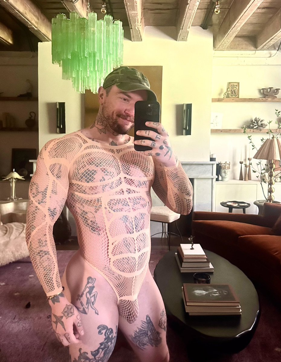 obscureverses's tweet photo. Finally have abs thanks to @Strappmetal ❤️‍🔥 https://t.co/l4E45MUVBI
