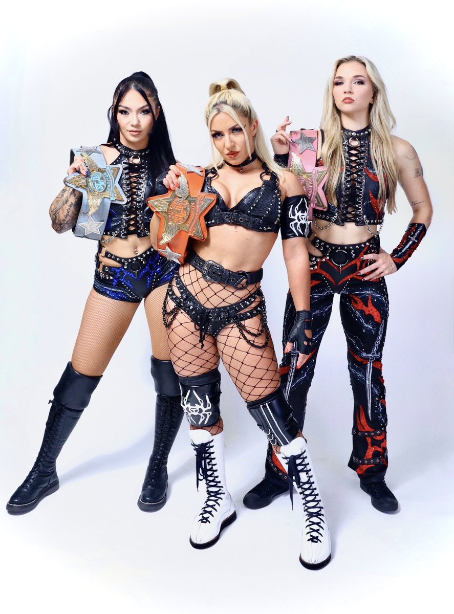 ThePugnificent's tweet photo. When you are making your 2K MyRise character and can only use clothing pieces from other superstars: https://t.co/n33AnOEq89