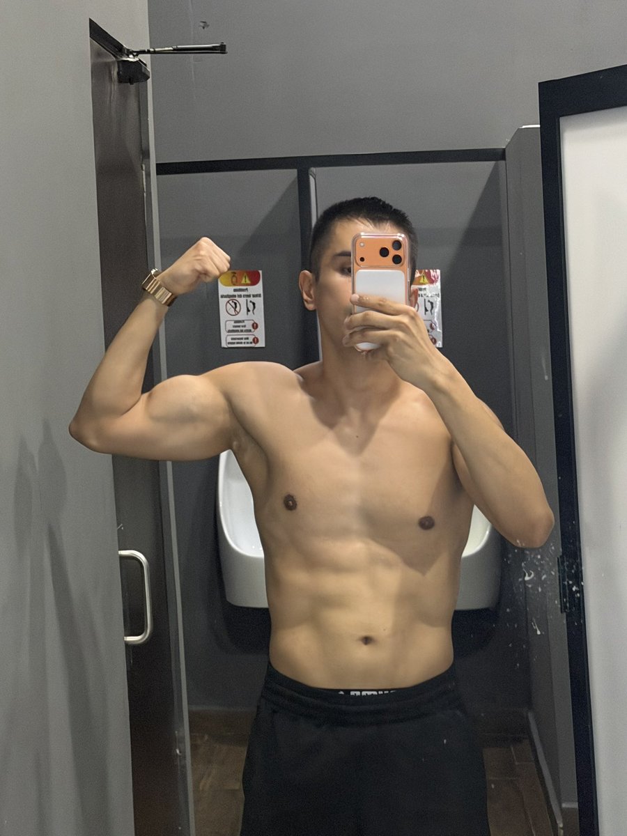 RamyroTorres's tweet photo. En los baños del gym 💪 https://t.co/A9zyO12osm