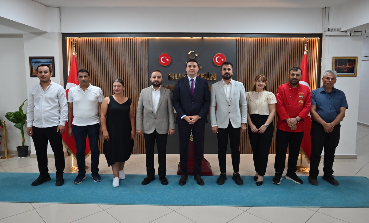 Nustodtr's tweet photo. NUSTOD Yönetimi olarak, Nusaybin Kaymakamımız Sayın Gürsel Temurci’yi makamında ziyaret ettik.

Ziyaretimizde; Nusaybin’in turizm potansiyelinin geliştirilmesi, kültür ve inanç turizminin güçlendirilmesi, ilçemizin tanıtımı ve ++

#NUSTOD #Turizm #Dernek #Nusaybin #Mardin https://t.co/mb0GdZSCLZ