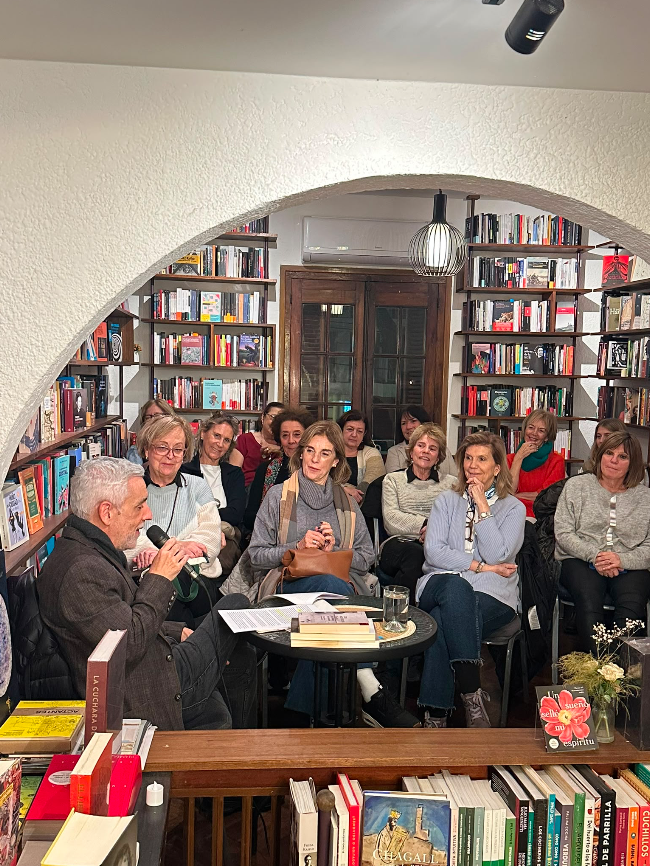 marcello_fig's tweet photo. Ayer, en #Guarida, conversando sobre #Montevideo, La Ciudad sin Nombre. https://t.co/iOtV6Gin10