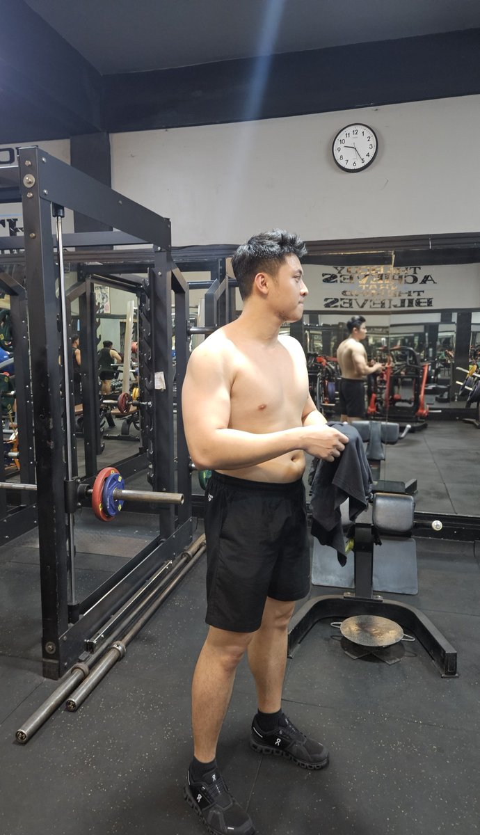 henokhalgd's tweet photo. Am i look fat? https://t.co/Dq8qT5sylt