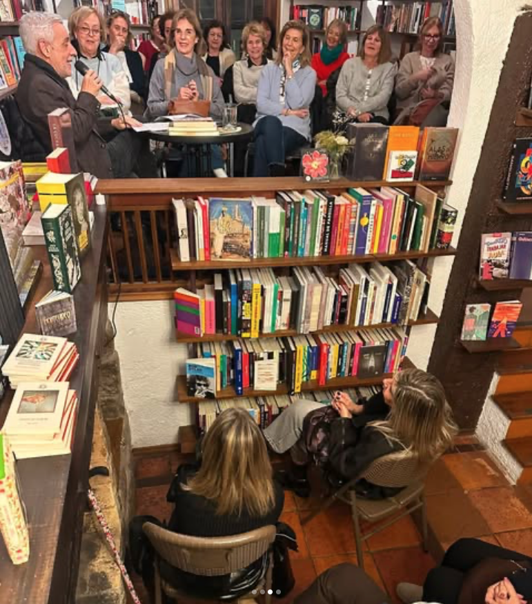marcello_fig's tweet photo. Ayer, en #Guarida, conversando sobre #Montevideo, La Ciudad sin Nombre. https://t.co/iOtV6Gin10