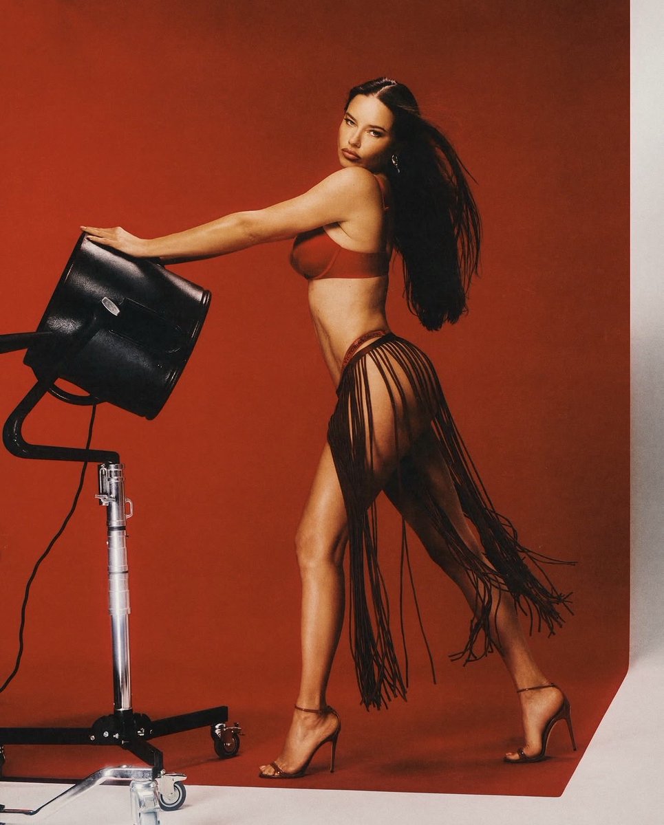 LegendaryLade's tweet photo. Eternal Bombshell Adriana Lima for Victoria’s Secret!❤️‍🔥 https://t.co/gdEhCjYlxm