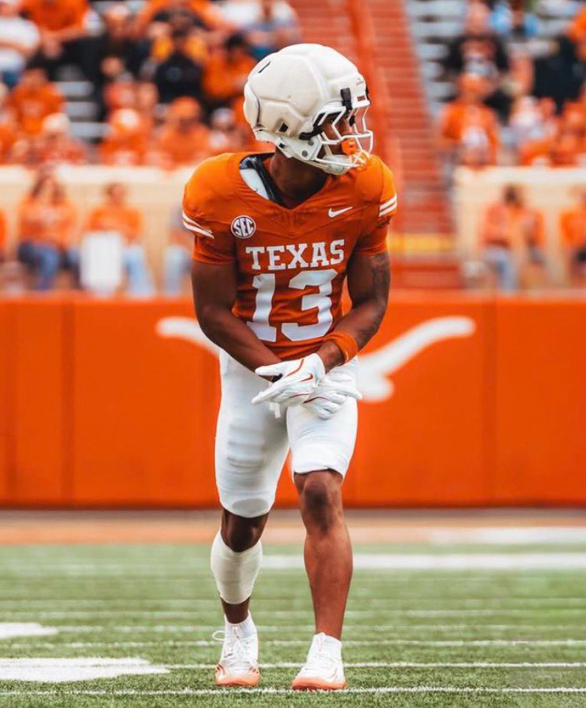 ontexasfootball's tweet photo. #Texas Rosters Updated Ahead of Fall Camp
@CJVogel_OTF breaks down notable changes ...
https://t.co/6KOe2VeMOX #HookEm https://t.co/TBWmsGq3Oa