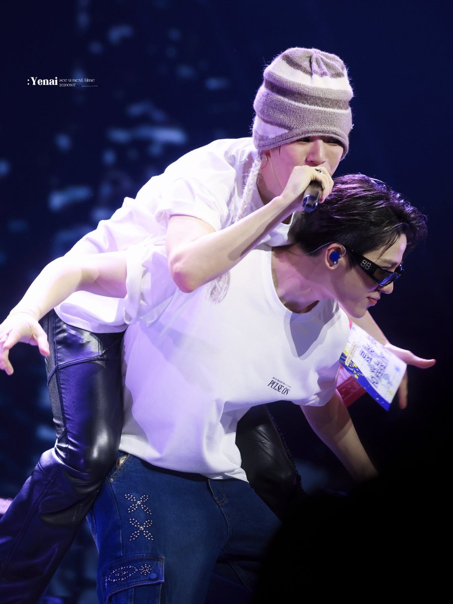 yenai_18's tweet photo. 계속 행복하세요 https://t.co/vv5Tgz6EhJ
