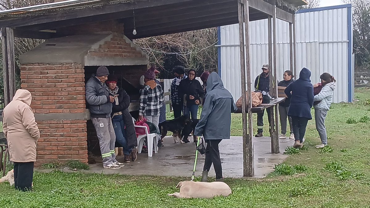 FloridaIDF's tweet photo. La Dirección de Desarrollo Sostenible continúa desarrollando el plan de castraciones gratuitas para perros y gatos, promoviendo la tenencia responsable de mascotas. 
Hoy el servicio se brinda en Nico Pérez y Batlle y Ordóñez. https://t.co/78tA8nmLlQ