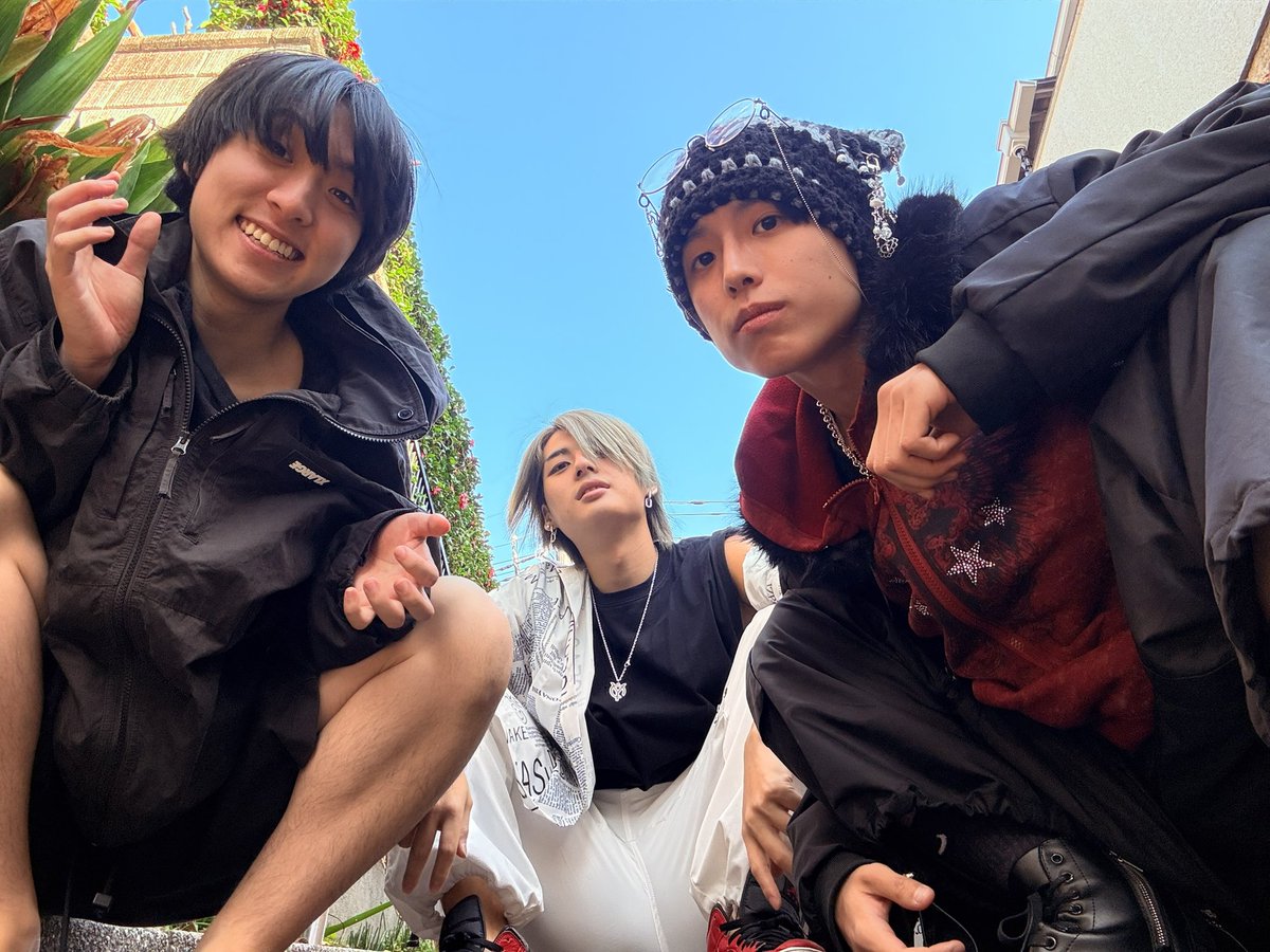 rios_band's tweet photo. 【RIOS】

“誰もひとりにしない音楽を作る”
あなたの背中を押し、支え、共に進み続ける王道邦ロックバンド。

絶対にライブハウスに来たら楽しませます。

▼各種SNS / 音源リンク💿
YouTube→ https://t.co/Vg3t77UEbf
Instagram→ https://t.co/f7MBFXvrFh
TikTok→ https://t.co/OerY6NHQ2n https://t.co/2sNi8C0WmM