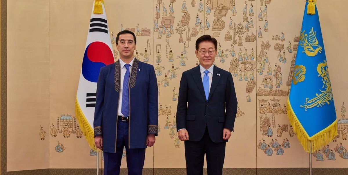 MFA_KZ's tweet photo. 🔹 Ambassador of Kazakhstan Presents Credentials to the President of the Republic of Korea

https://t.co/D7zYp5qcZN https://t.co/VWMNznUfLs