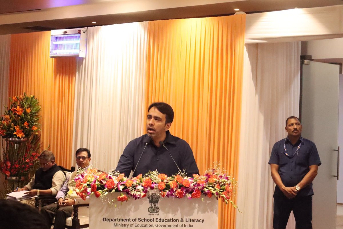 EduMinOfIndia's tweet photo. Hon'ble Union Minister for Education Shri @dpradhanbjp chaired Day 1 of the two-day Conclave of State & UT Education Ministers to review Centrally Sponsored Schemes of the Department of School Education & Literacy. 

Highlighting the progress made through Samagra Shiksha, PM SHRI, NIPUN Bharat, PM POSHAN and ULLAS, he called upon States and UTs to continue working together to strengthen foundational literacy and numeracy, empower teachers, leverage technology and AI, and ensure the holistic development of every learner. #NEP2020 

Read more: https://t.co/XplmFl5Scw