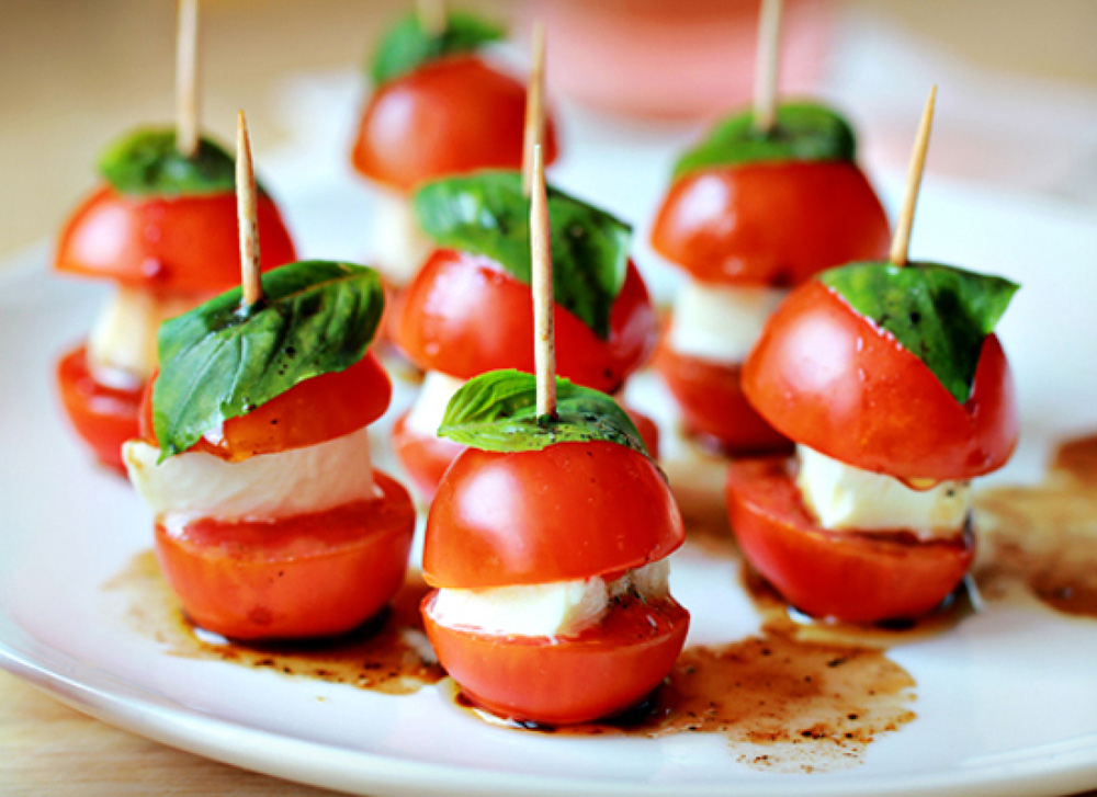fae420's tweet photo. Stock up on fresh basil, ripe tomatoes u0026 mozzarella for your weekend caprese salad—only at local farmers’ market! https://t.co/sWOkHmf4eW