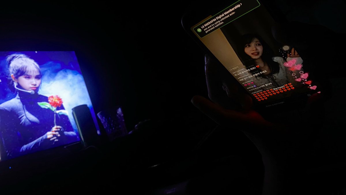 captalletterz's tweet photo. aq eong katabi pero s chaewon pinapanood at wallpaper!! gamit pa phone ko habang pinapanood s live!!??!

- kieran <///3 https://t.co/ubWrrt5lhM