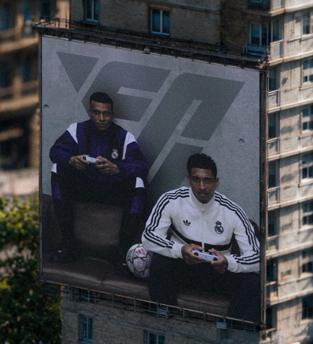 theMadridZone's tweet photo. 🚨 OFFICIAL: Kylian Mbappé AND Jude Bellingham are on the EA FC27 Ultimate Edition cover. https://t.co/H1kwTem0ng