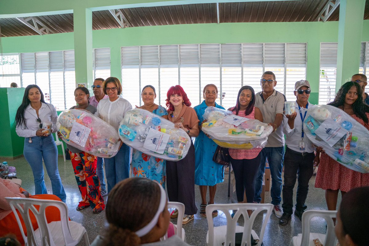 propeepgob's tweet photo. Aún estás a tiempo. Te esperamos hasta las 3:00 p.m. en la Escuela Manuel Emilio de los Santos para que aproveches todos los servicios disponibles.

#PROPEEP #PrimeroTú #Bayaguana #MontePlata #GobiernoDominicano https://t.co/O4XAvDiqJN