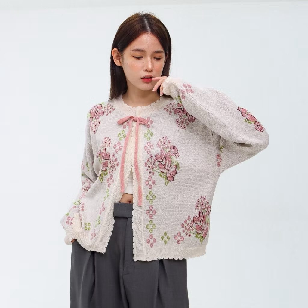 xbeebles's tweet photo. Kenapaa aku baru tau ada cardigan se aesthetic ini?? https://t.co/ulHdpBeeRO