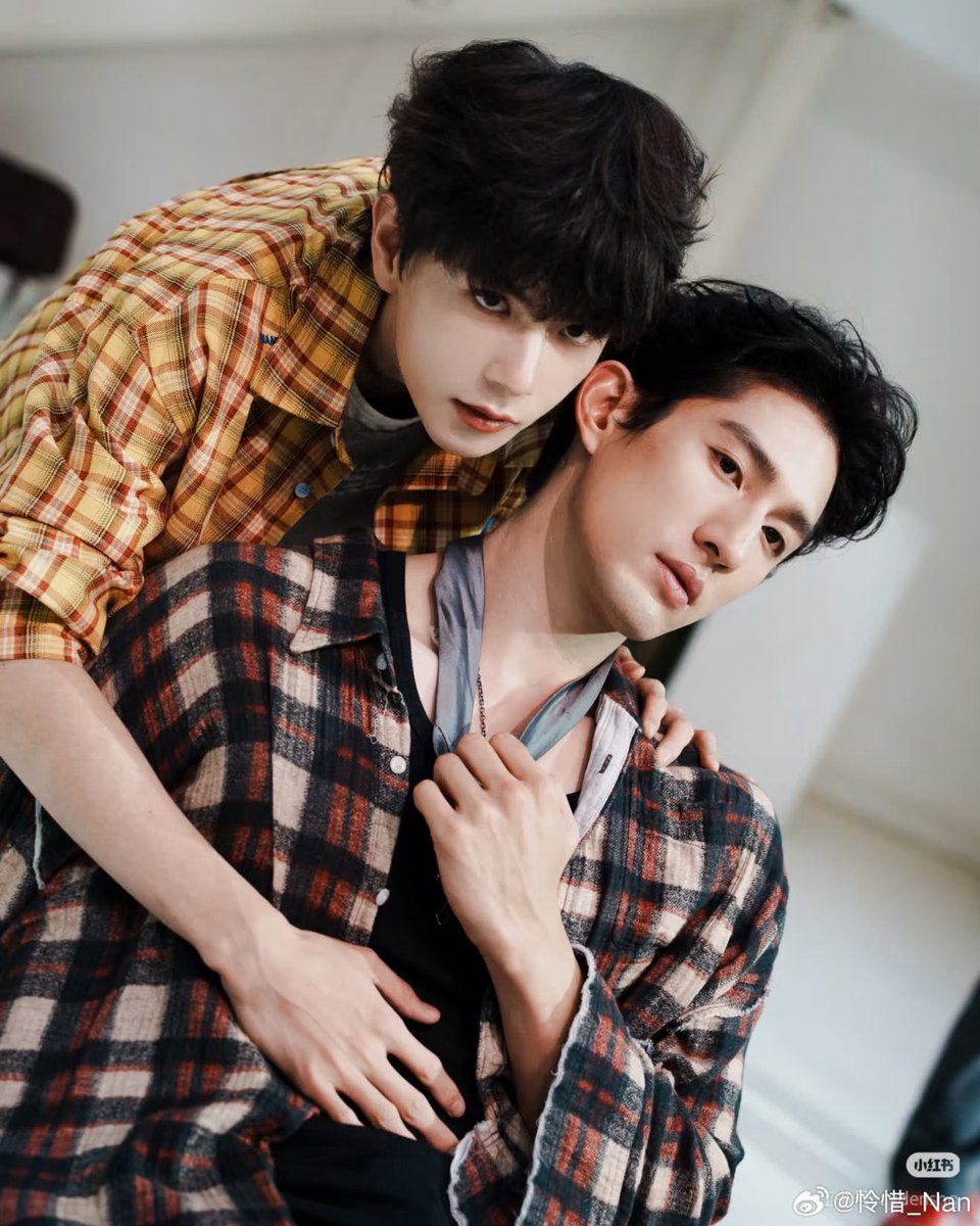 hannawithanh_'s tweet photo. CHAT JFJDJFJDJDJD WHAT THE FCK 😭😭😭😭 WHAT KIND OF CONCEPT IS THIS OMG THEY WANT ME DEAD YALL

#政瞳 #aylio https://t.co/socM9KuVPD