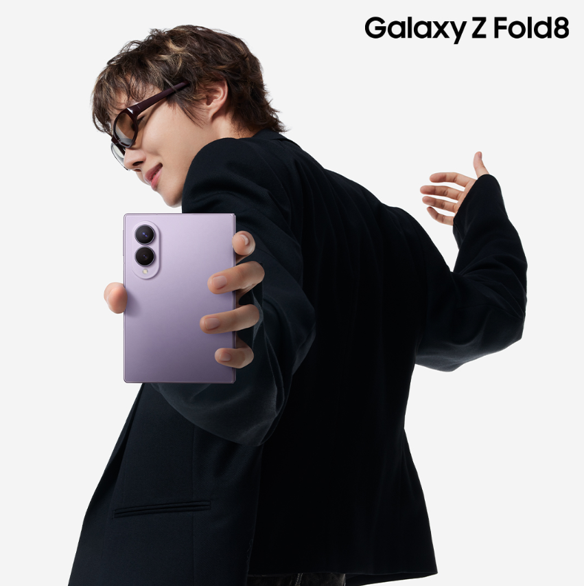 AboutMusicYT's tweet photo. J-Hope in a new photo for Samsung Galaxy Z Fold 8. https://t.co/DGJMIb1TRG