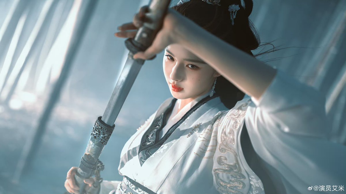 aimivea's tweet photo. wuxia drama for her pleaseeeeeeeeee 😣😣😣😣🌹🌹🌹 https://t.co/bLQRftpmsL