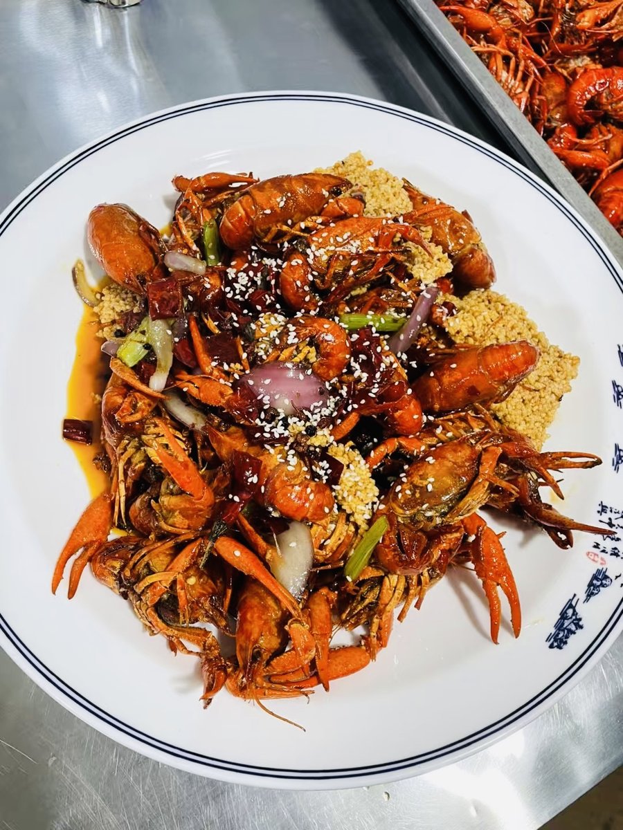 CornellLaldk's tweet photo. Craving something crispy and spicy Our street-side fried skewers are fresh off the grill, hot and ready to go. A perfect quick bite for a sunny afternoon stroll!， https://t.co/35WbEVOteC