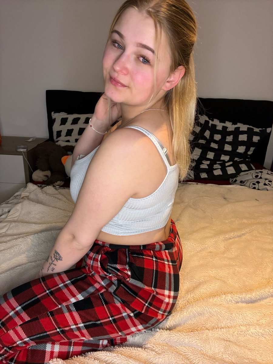 Abbysexyd1's tweet photo. Explain why I'm still single๐ฃ
#Fyp #viral #badgirl #fans #naighty https://t.co/KFyUsWpZnP